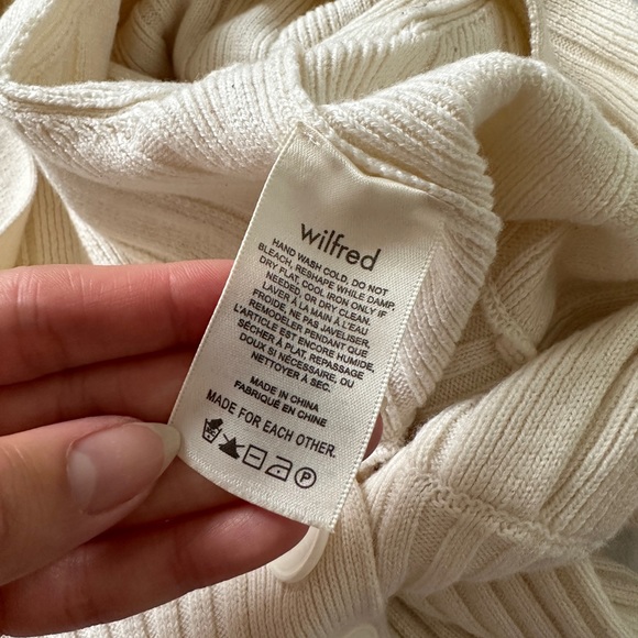 Aritzia wilfred plunge front cardigan - Picture 5 of 6